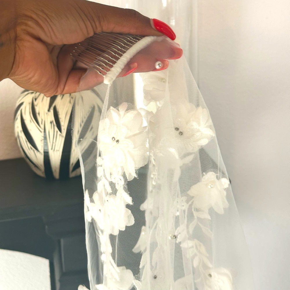 Bridal Lace Veil with Pearls